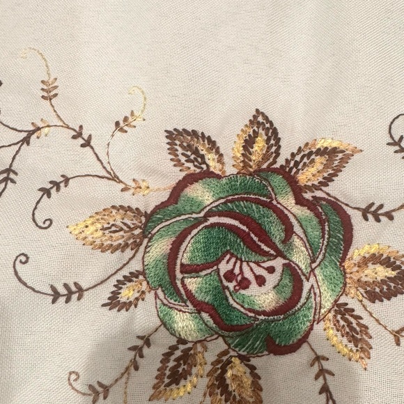 VTG Floral Embroidered Tablecloth 70’s 80’s golds, tans and greens 55 x 58” - Picture 6 of 10